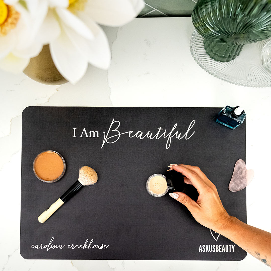 Carolina-CreekHouse-Makeup-Beautiful-Lifestyle.jpg__PID:d9f1794c-9702-48cf-ac84-fa5f2c000d3c